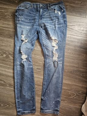 Judy Blue Distressed Skinny Jeans